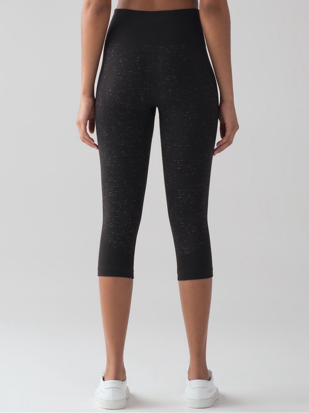 Lululemon Free To Flow Crop in Black / White